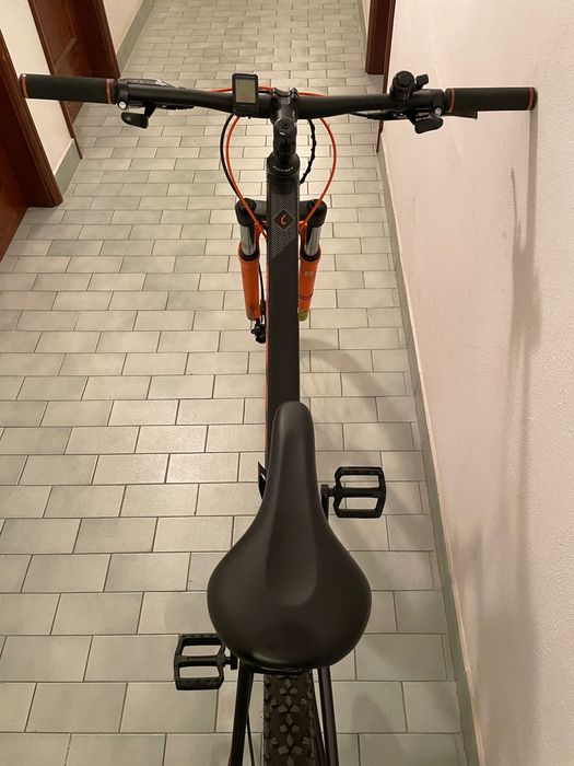 Bicicleta todo terreno marca KTM