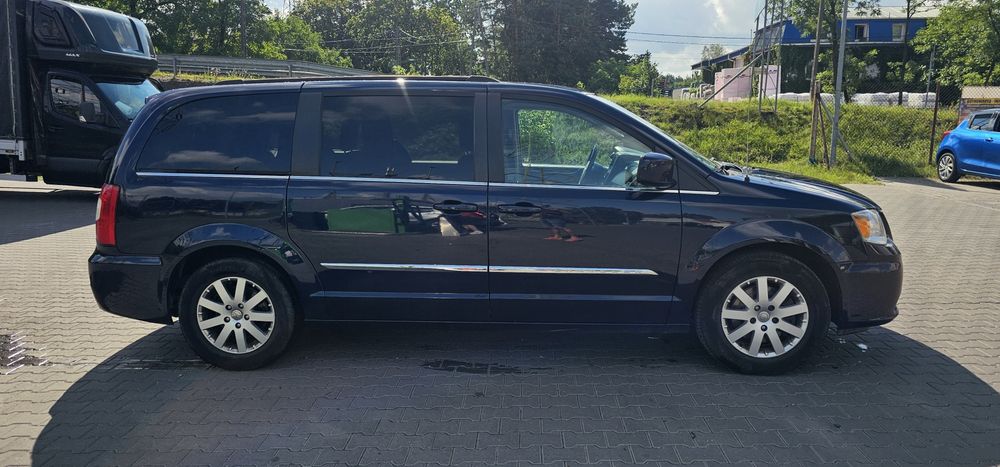 Chrysler Town Country Voyager  7 osób gaz