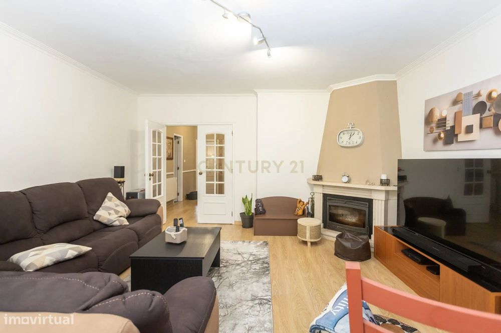 T2 com espaço extra aproveitado, Monte Abraão (Queluz). — Massamá E Monte Abraão, Lisboa