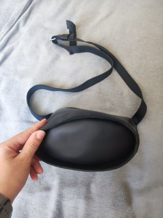 Нова шкіряна чорна сумка