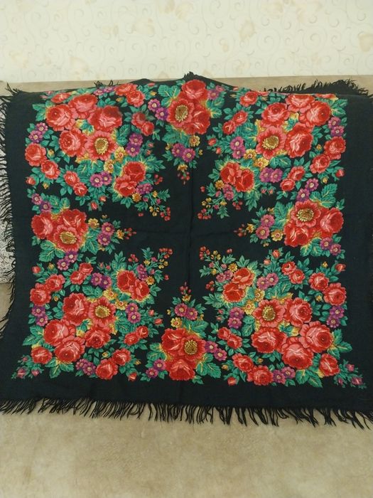 Платок новый,90×90