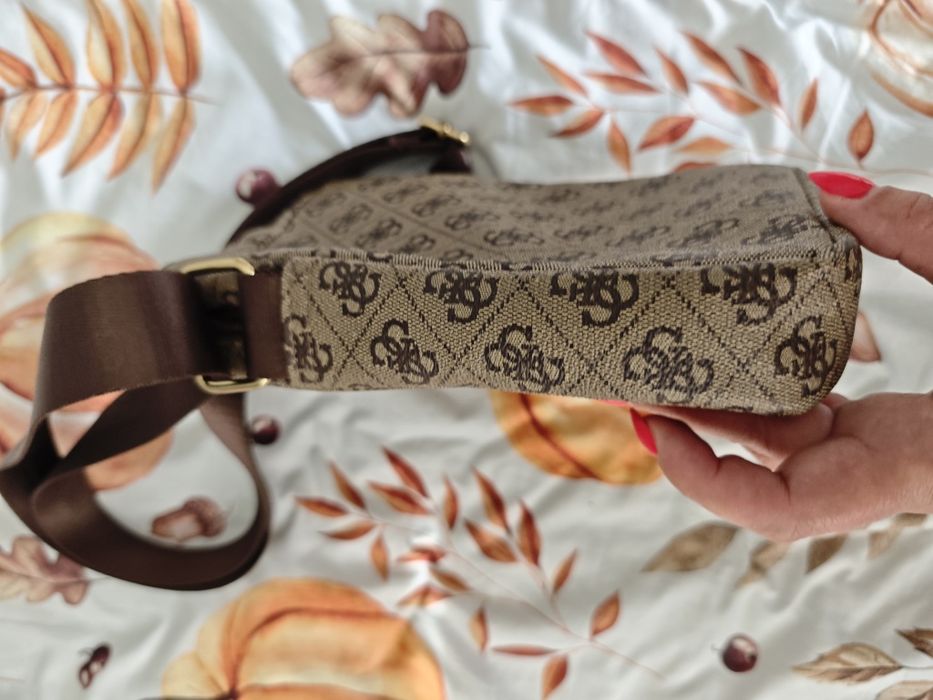Torebka torebeczka Guess w monogram