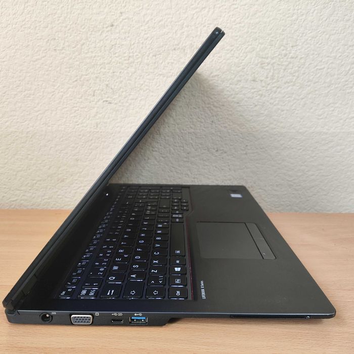 Fujitsu LIFEBOOK U758 15.6"FHD IPS i7-8650U/16Gb/512M2/UHD