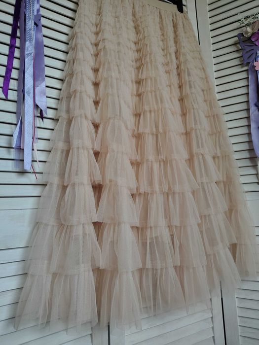 Нюдовая, бежевая юбка миди, макси рюшами из фатина на резинке