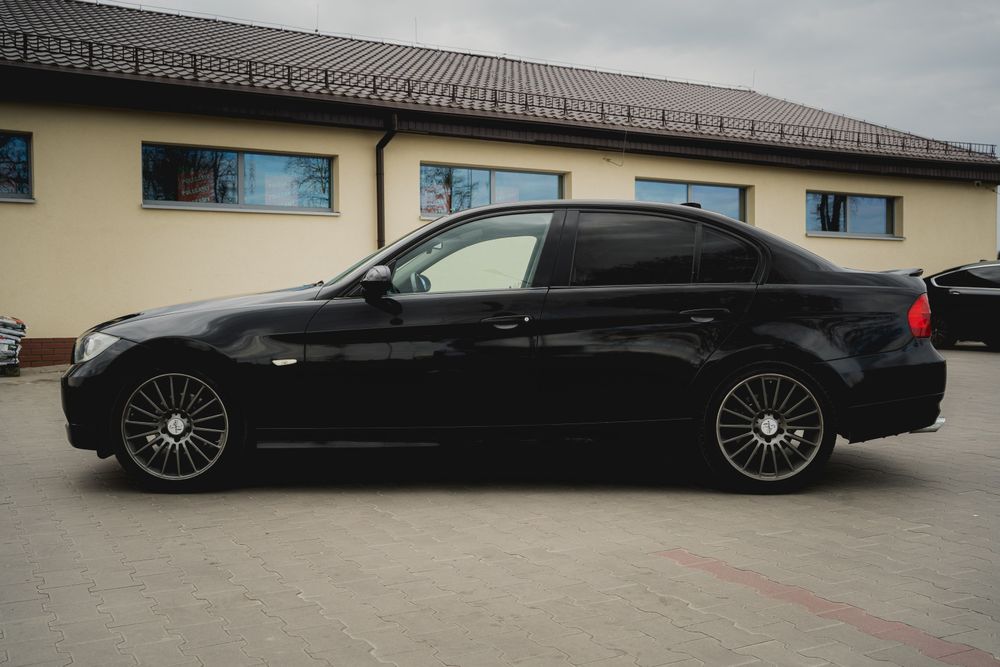 BMW E90 320i zadbana