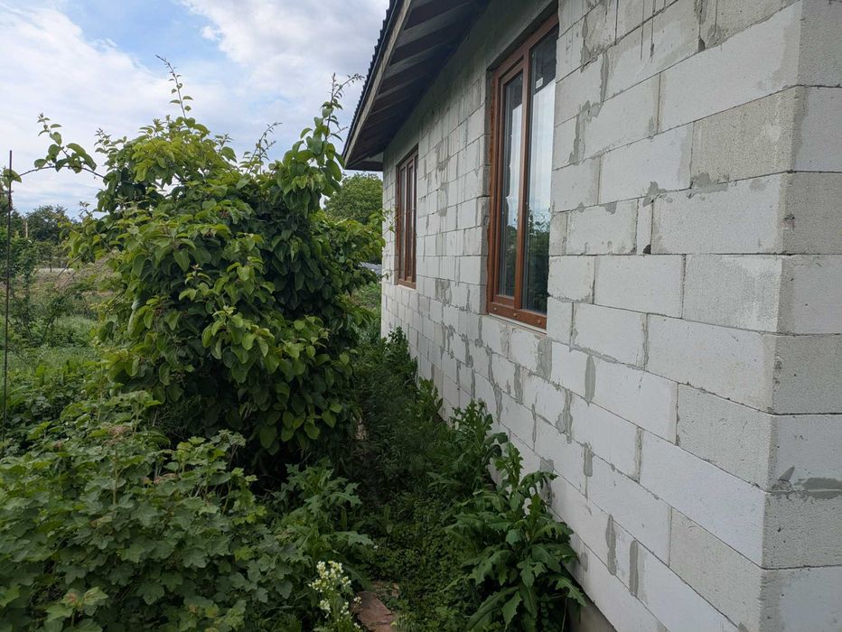 Продається БЕЗ КОМІСІЇ ТЕРМІНОВО недобудований будинок для тих, хто мр