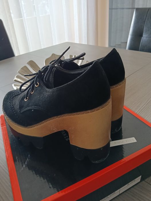 Sapatos sola alta