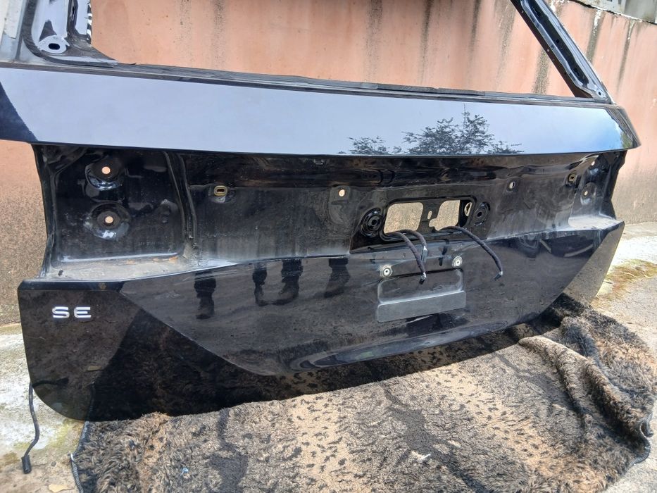 кришка багажника Volkswagen atlas 2025