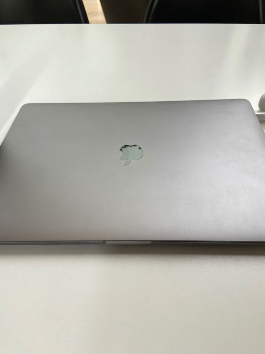 MacBook Pro I9| 32gb RAM| 1TB Armazenamento. Touch Bar e Touch ID 16"
