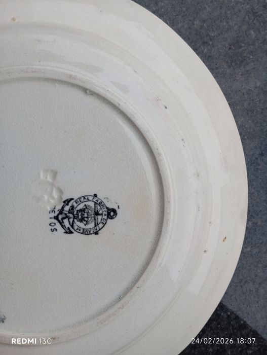 Diversos pratos porcelana