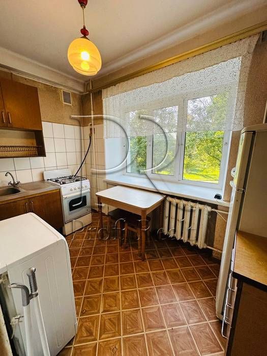 Продаж 2к квартири. м. Лівобережна. Русанівка. Ентузіастів 15.