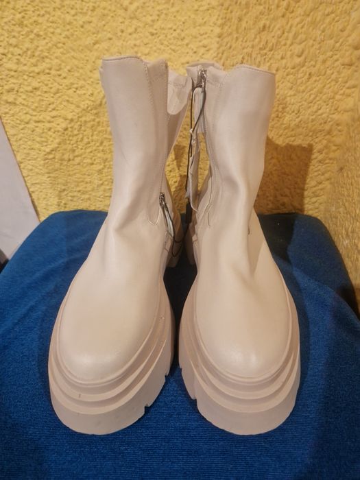 Nowe Reserved Botki Heavy z zamkiem na koturnie roz,39 i 38,40