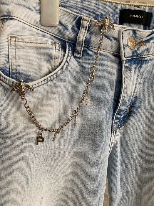 Piękne Pinko  przecierane dżinsy z dopinanym łańcuszkiem jaskółki