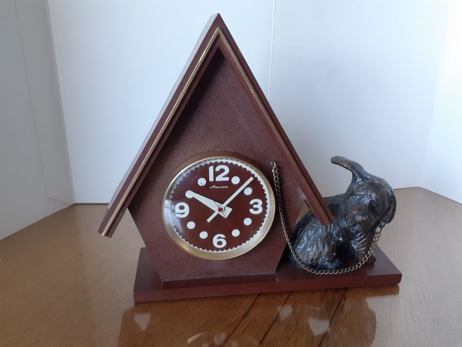 Часы молния "пёс у будки"