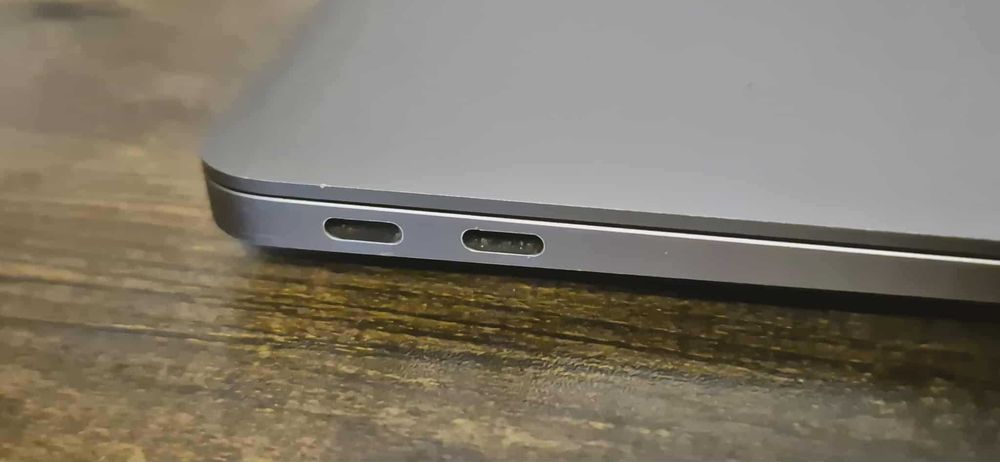 Macbook Air a2337  258GB / 8