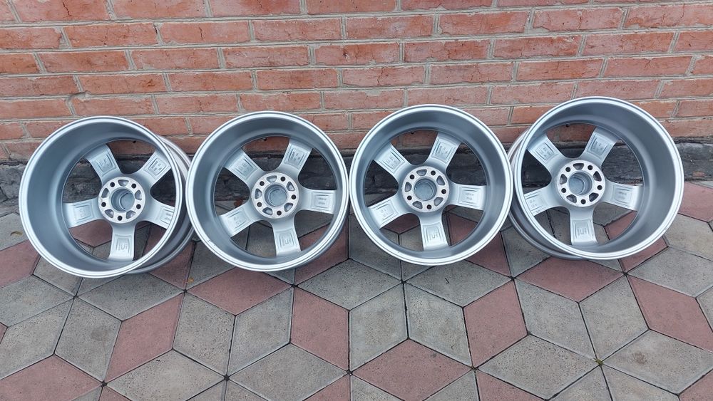 Диски Dezent R17 5x114,3 ET40 J7,0 ЦО: 71,6 мм Renault Toyota Lexus Honda Mazda Hyundai KIA Mitsubishi Nissan Jeep