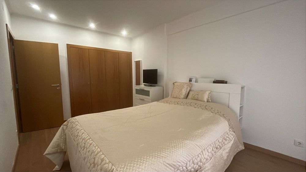 T2 Remodelado a 5 min do Metro da Pontinha | Venda Direta