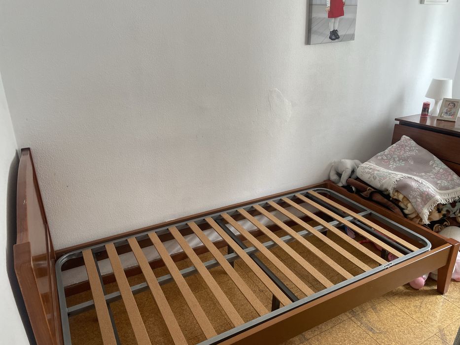 Cama de Solteiro com estrado e colchao