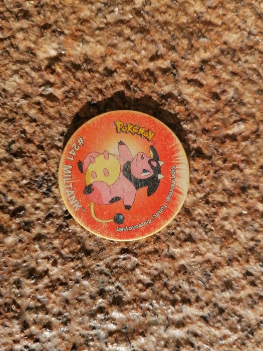 Pokémon e angry birds tazos