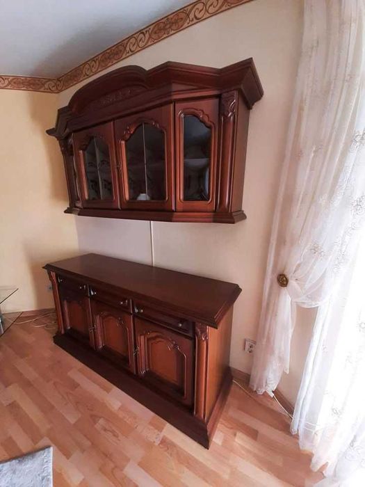 Piękny komplet mebli komoda witryna zawieszana orzechowa !!