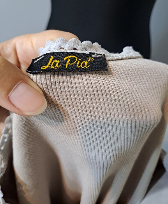 Prążkowana bluzka z wiązanym dekoltem la pia 36 S