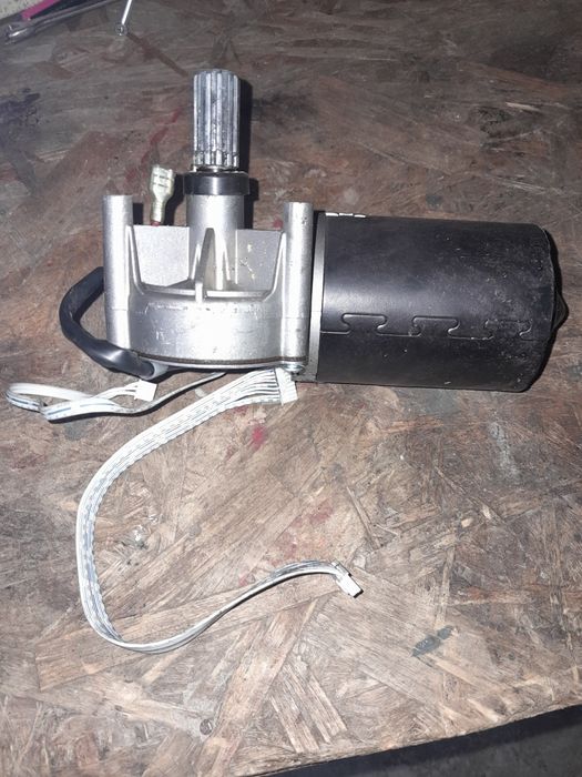 Sprzedam Śilnik od napędu MIDO 600. USZKODZONY.