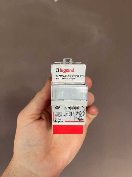 Захист від перенапруги Legrand LEG92766 для дому