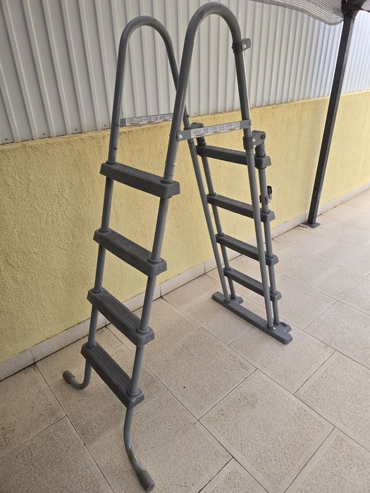 Escada de piscina
