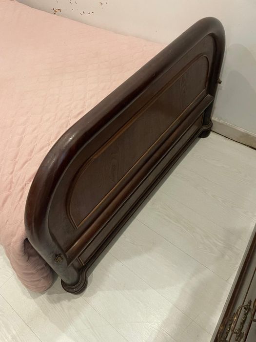 Cama de solteiro + 2 mesas de cabeceira