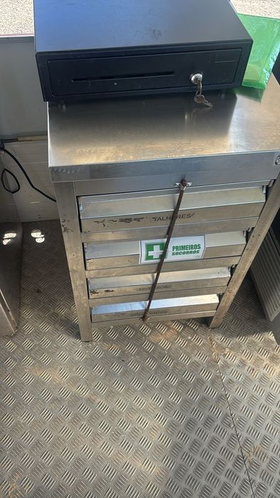 Roulote bar tudo a funcionar