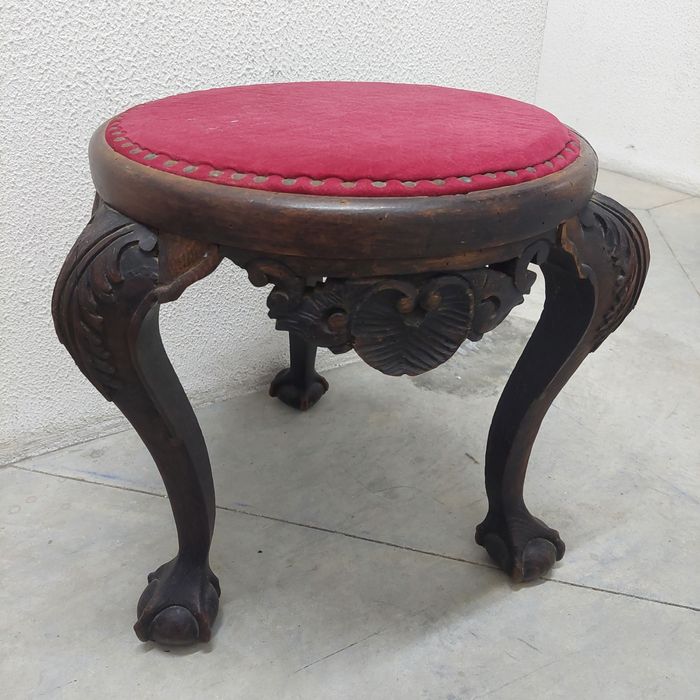 Banco antigo em madeira maciça. Arte Deco.