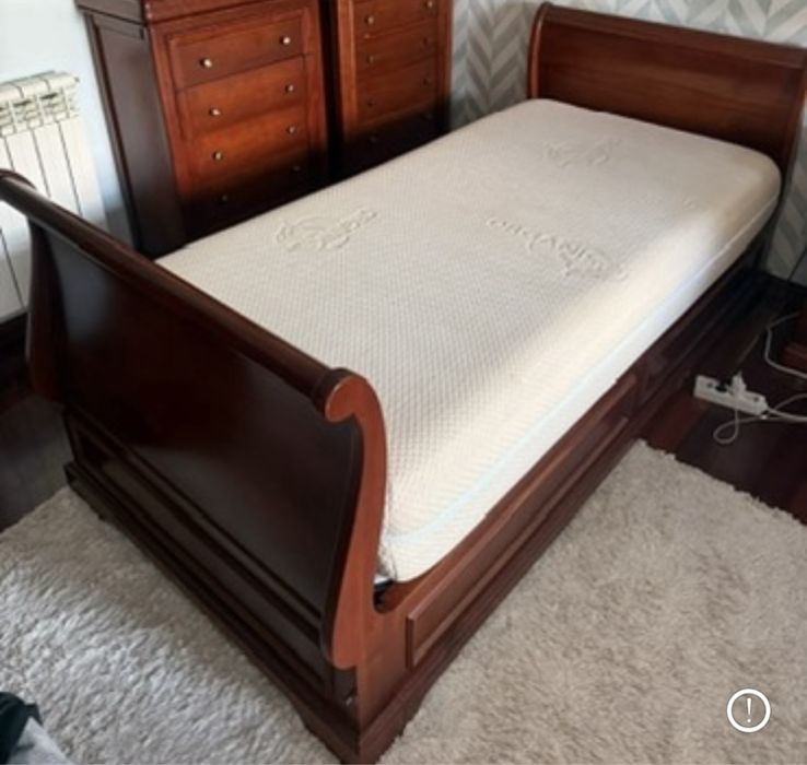 Cama individual em cerejeira