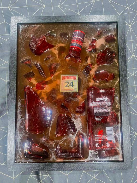 Quadros detalhados com garrafa