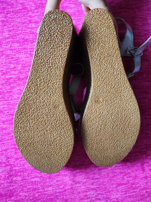 Nowe sandałki na koturnie