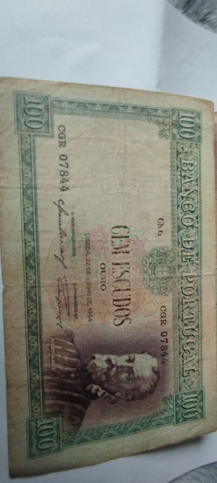 Escudos em notas portuguesas