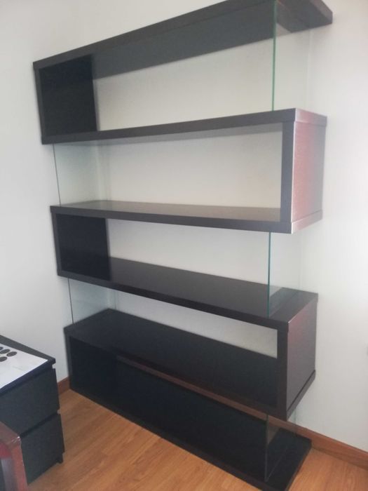 Estante Sette wengué chocolate/vidro - em bom estado! PROMO