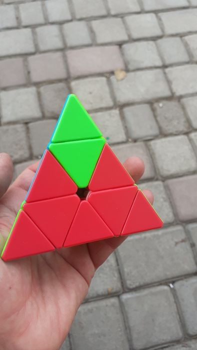 Магнитная пирамидка головоломка Qiyi MS Pyraminx без наклеек.9,5*9,5см