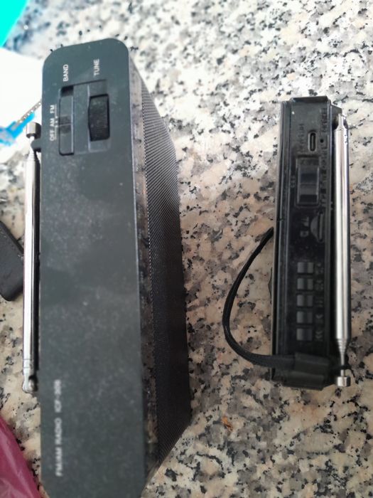 Rádio portátil sony e outros sem uso