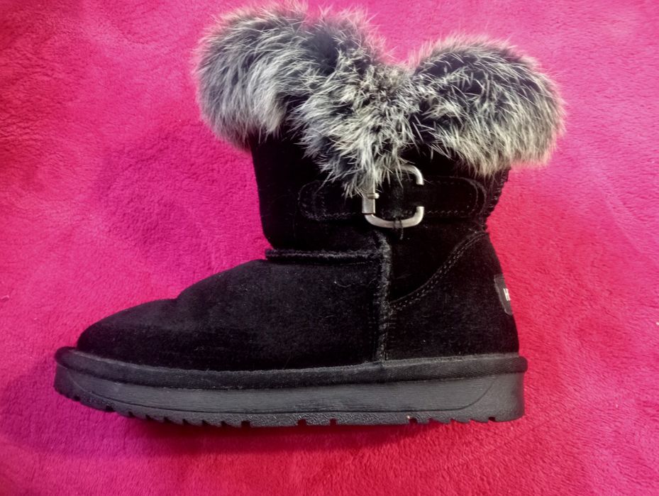 Продам уги на дівчинку