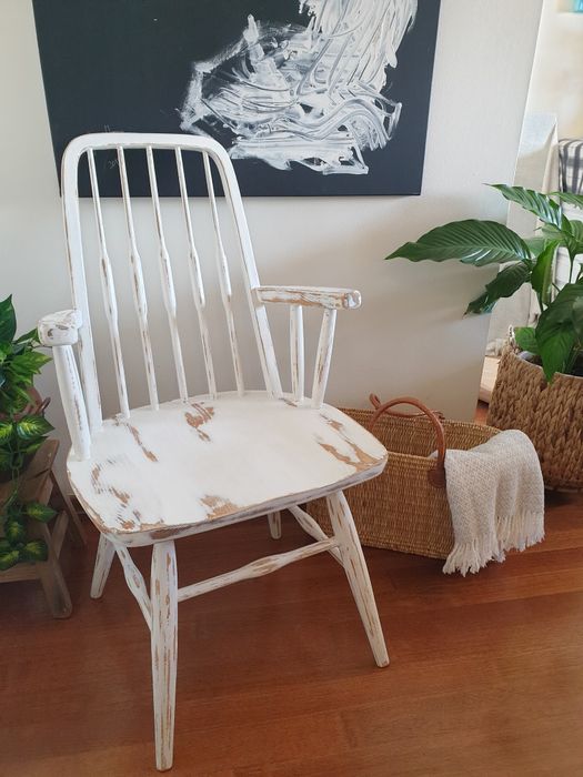 Cadeirão de madeira 
Wooden arm chair with count