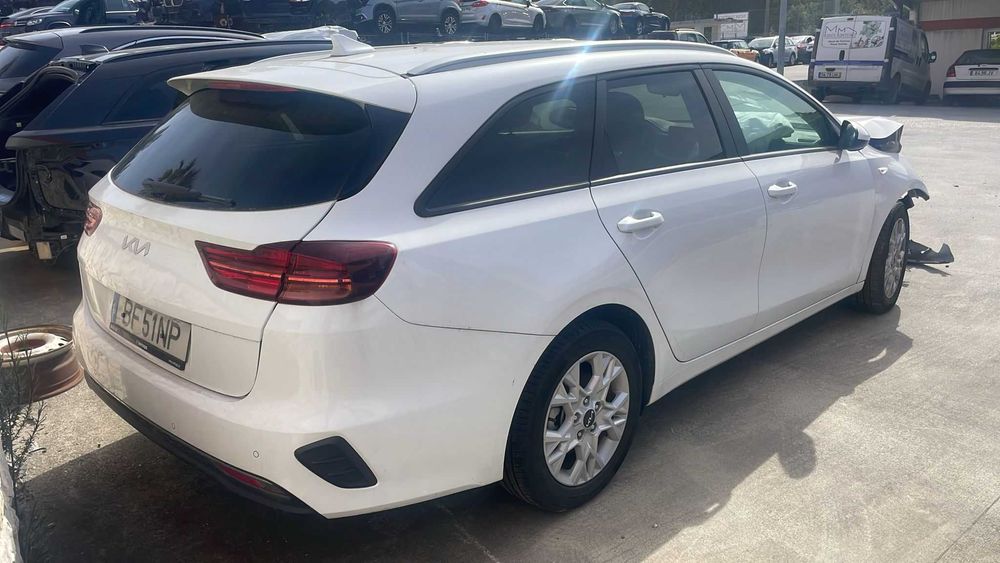 Kia Ceed SW 1.6CRDI de 2023 Salvado