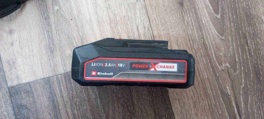 аккумулятор einhell 2.5 Ah 18v + зарядное устройство