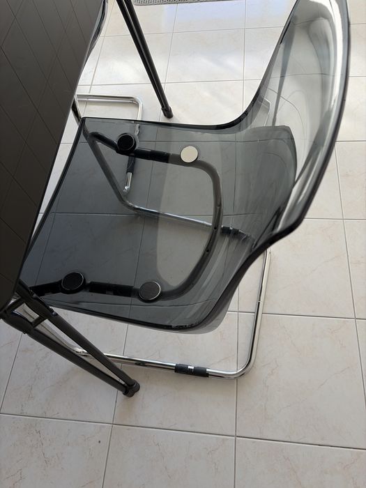Mesa vidro e duas cadeiras