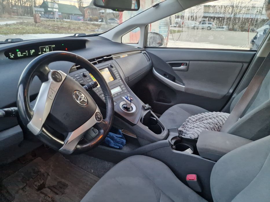 Тойота пріус 2010