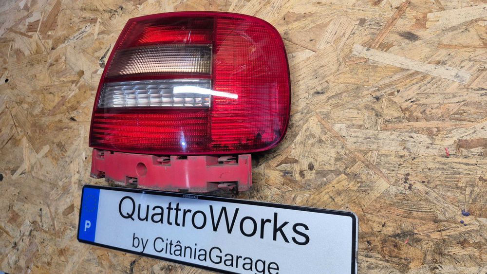 AUDI A4 B5 (8D)-Stop/Farolim DIREITO SEDAN/CARRO 1995 até 2000 *