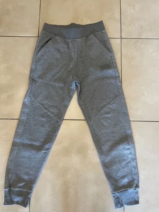 Dres DKNY dla chłopca szary 12 lat