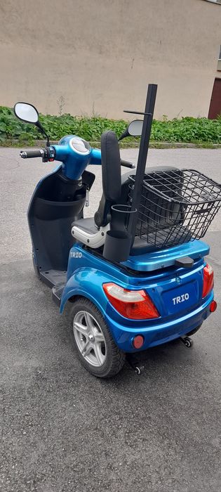 Skuter elektryczny trzykołowy