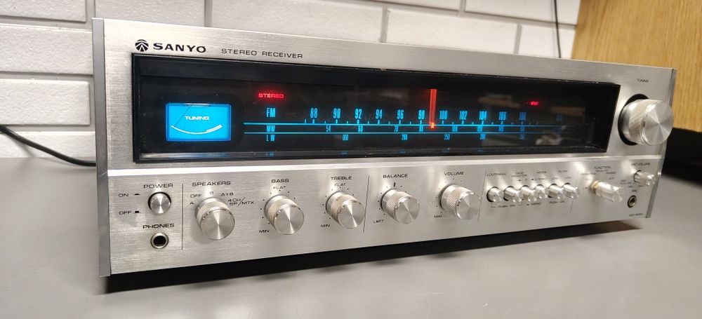 Amplituner SANYO DCX-4000L. Vintage