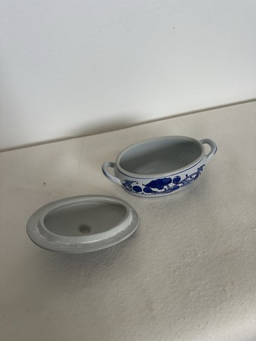 Caixa ceramica azul e branca