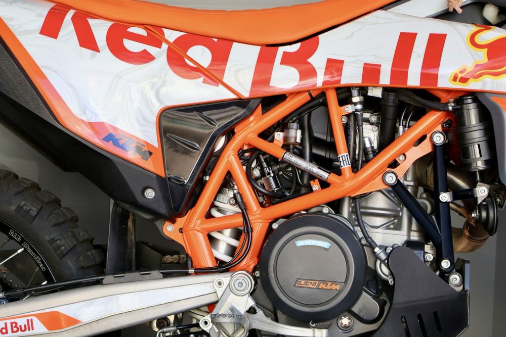Ktm 690 enduro ( apenas 1800 kms)